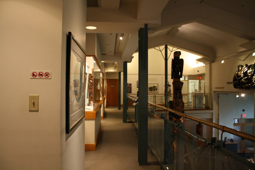 Existing display corridor on mezzanine level. Image courtesy Cr. Merrick Architecture