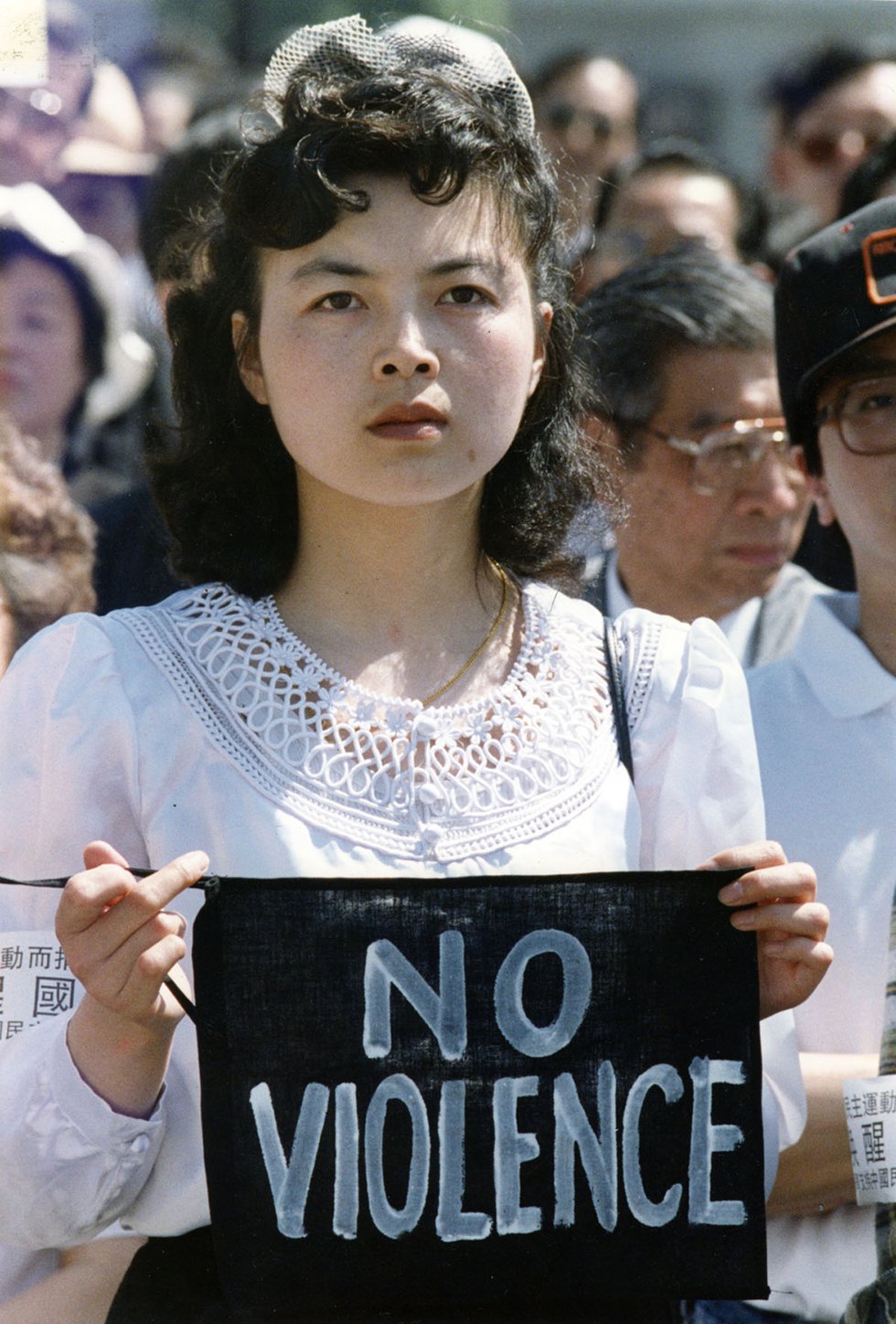A woman protests at a memorial service to honour several hundred prodemocracy student protesters killed at Tiananmen Square in 1989. Photo by Peter Battistoni/Vancouver Sun.