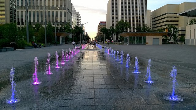 Federal Building Plaza fountains