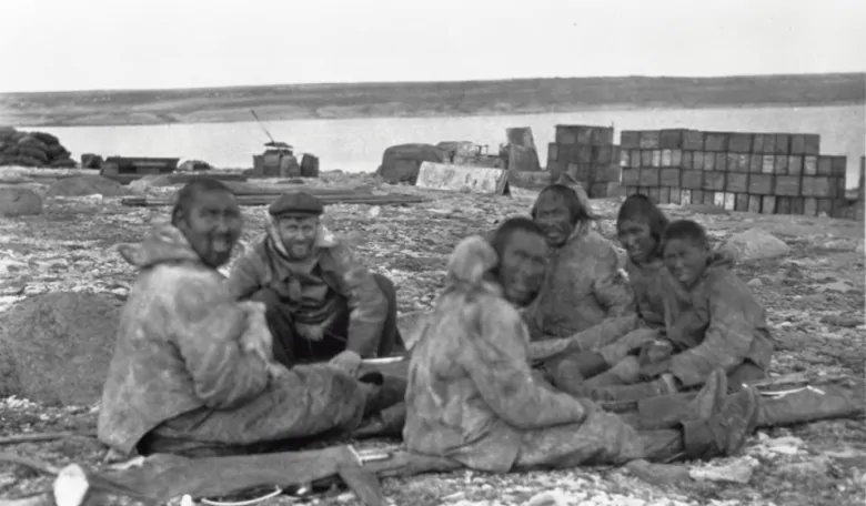 Diamond Jenness (centre left) with Copper Inuit at Bernard Harbour, Northwest Territories (Nunavut) (photo courtesy of Canadian Museum of History, 42232)