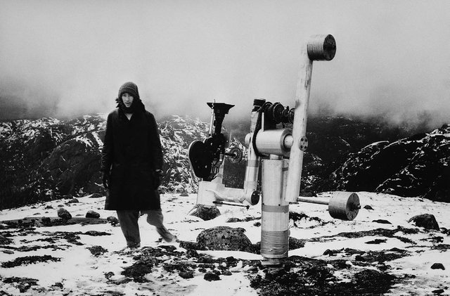 Michael Snow with camera apparatus specially designed for "La Région Centrale," 1971, as photographed on location by Joyce Wieland