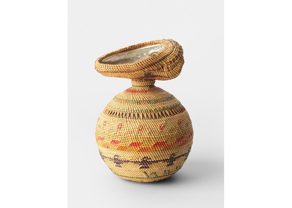 Unknown Nuučaan̓ ułʔatḥ (Nuu-chah-nulth) weaver, “Ucluelet Basket,” 1944