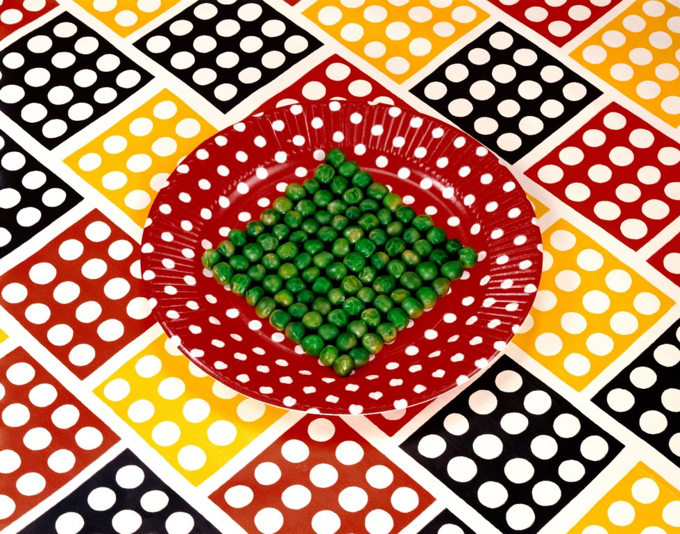 Sandy Skoglund, “Peas on a Plate,” 1978