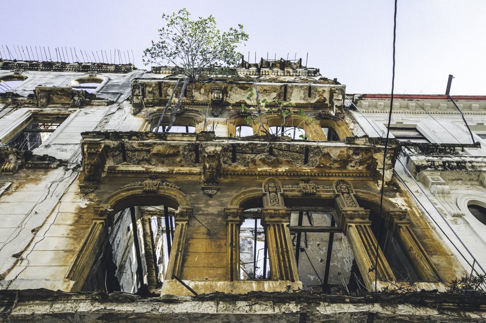 Ained Cala, "Crumbling Havana Building" 2022