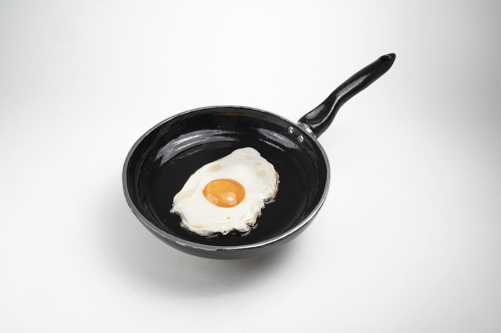 Erica Eyres, “Frying Pan with Egg,” 2022