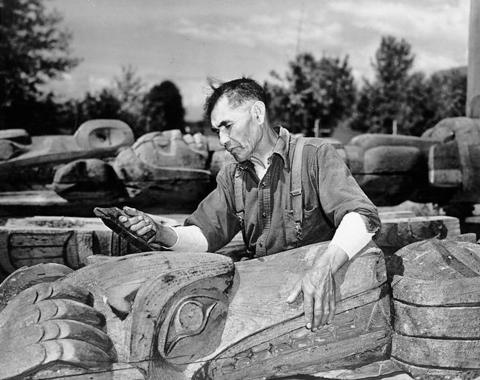 Mungo Martin restores totem poles in 1949. (UBC Archives Photograph Collection)
