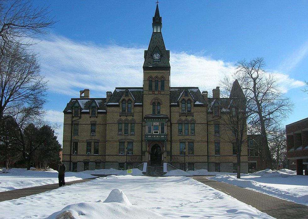 Old Main at Hamline University, in Saint Paul, Minnesota, in 2008. (courtesy WikiCommons)