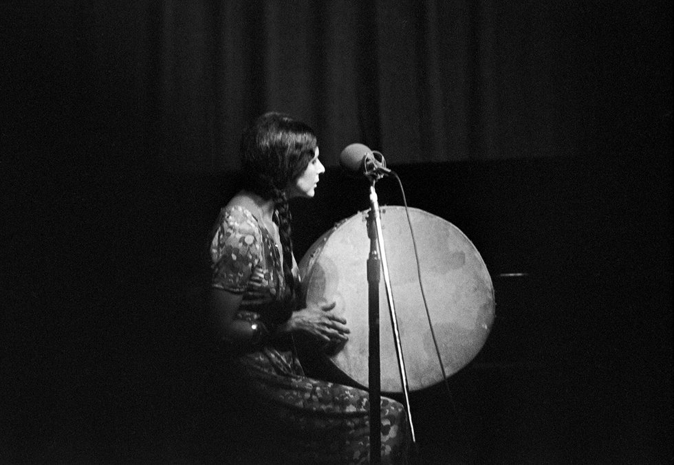 Alanis Obomsawin at the Mariposa Rock Festival in 1970. (courtesy York University Libraries, Clara Thomas Archives &amp; Special Collections, Toronto Telegram fonds, ASC05824)