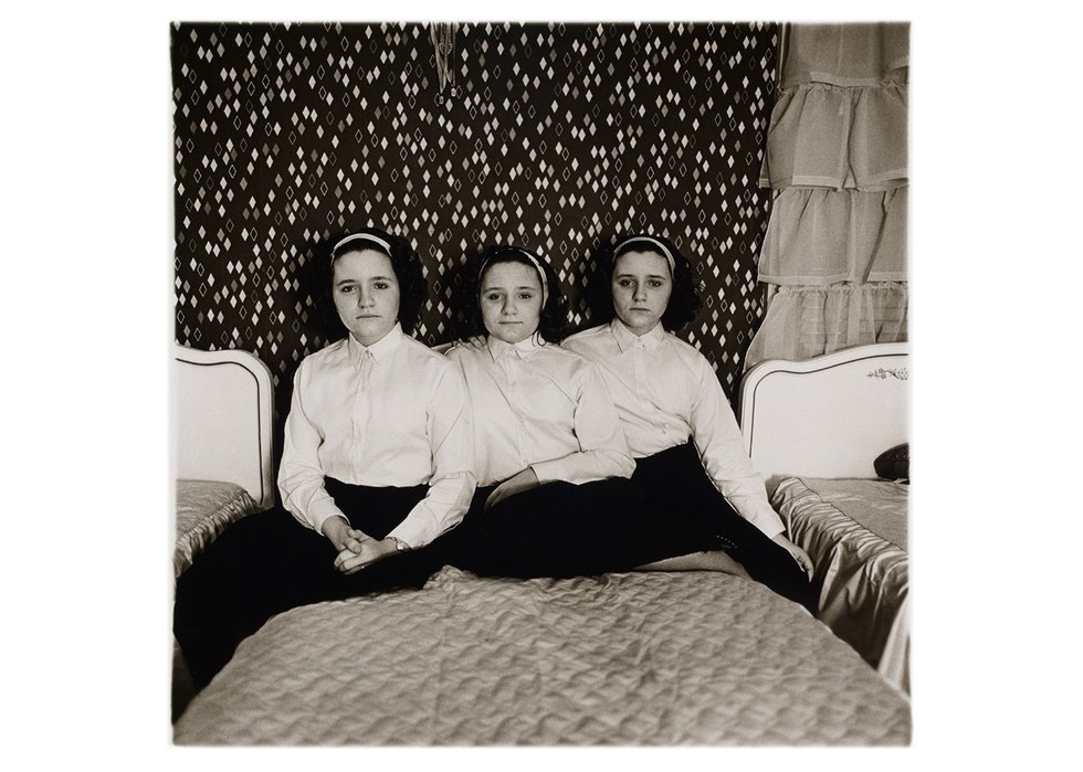 Diane Arbus, “Triplets in their bedroom, N.J.
