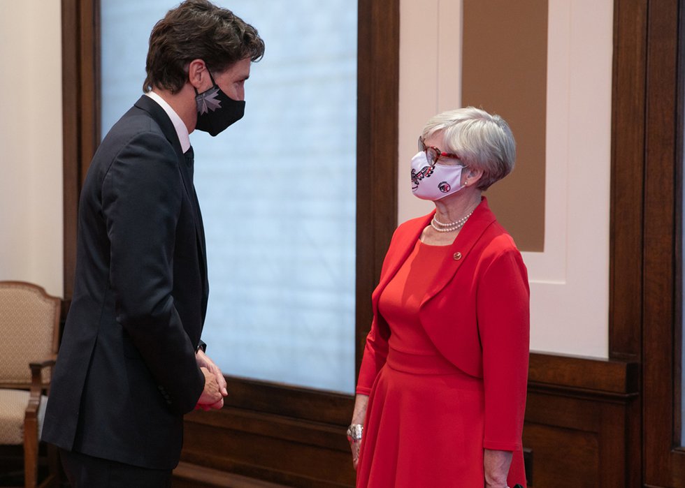Patricia Bovey chats with Prime Minister Justin Trudeau at the throne speech in September 2020. (photo by Senate Communications)