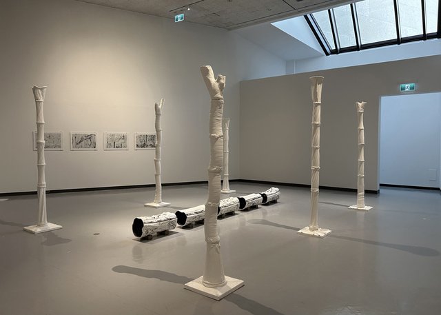 Grace Nickel, “Arbor Vitae,” 2015, porcelain, terra sigillata, oxides and glaze, installation view at the Winnipeg Art Gallery (collection of the artist, photo by Grace Nickel)