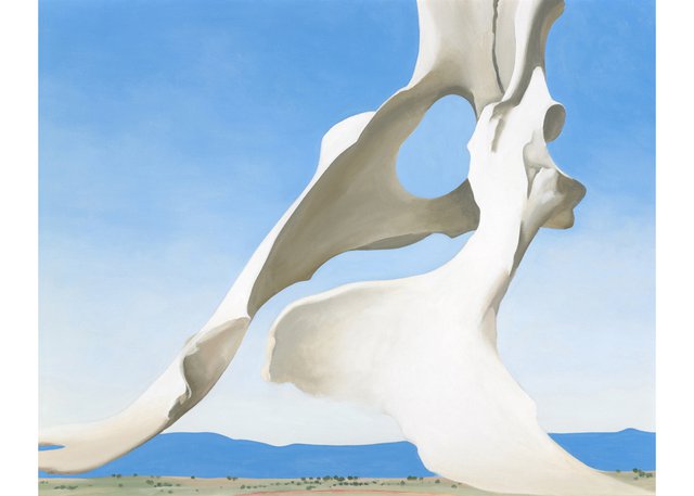Georgia O’Keeffe, “Pelvis with the Distance,” 1943 (courtesy of Indianapolis Museum of Art at Newfields, © Georgia O’Keeffe Museum/ Artists Rights Society, New York)
