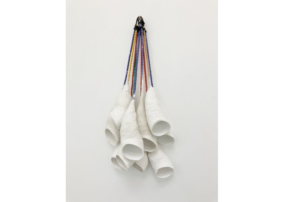 Andrew Gannon, “Untitled,” 2023, plaster cast and bungee cord (courtesy of Contemporary Calgary)