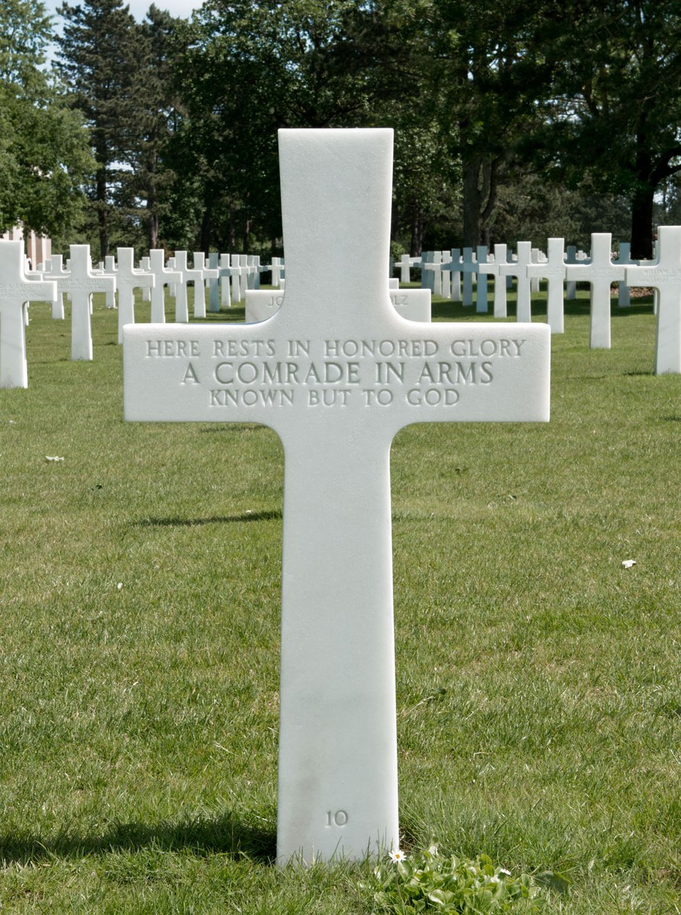 Leslie Hossack, “Here Rests In Honored Glory A Comrade In Arms, Normandy American Cemetery, Colleville-sur-Mer,” 2015